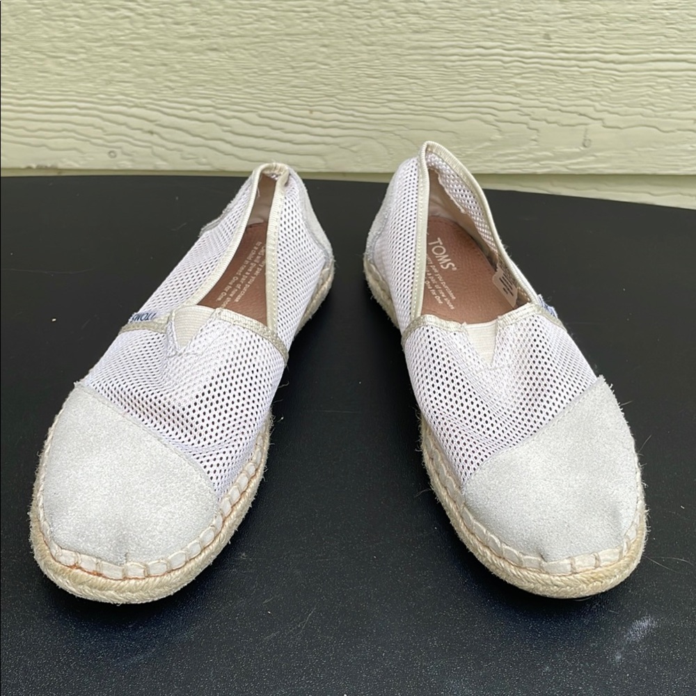 Toms Classic White Flats Comfortable Everyday Wear